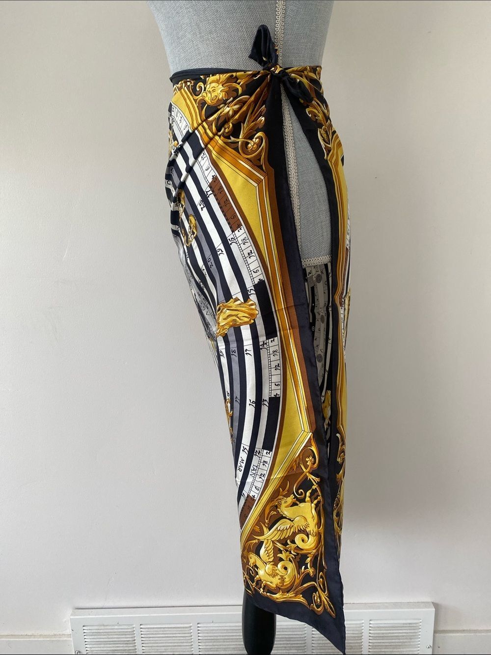 JBK Collection 100% Silk Scarf Black, Gold & White Zodiac Celestial Luxurious - Picture 10 of 16